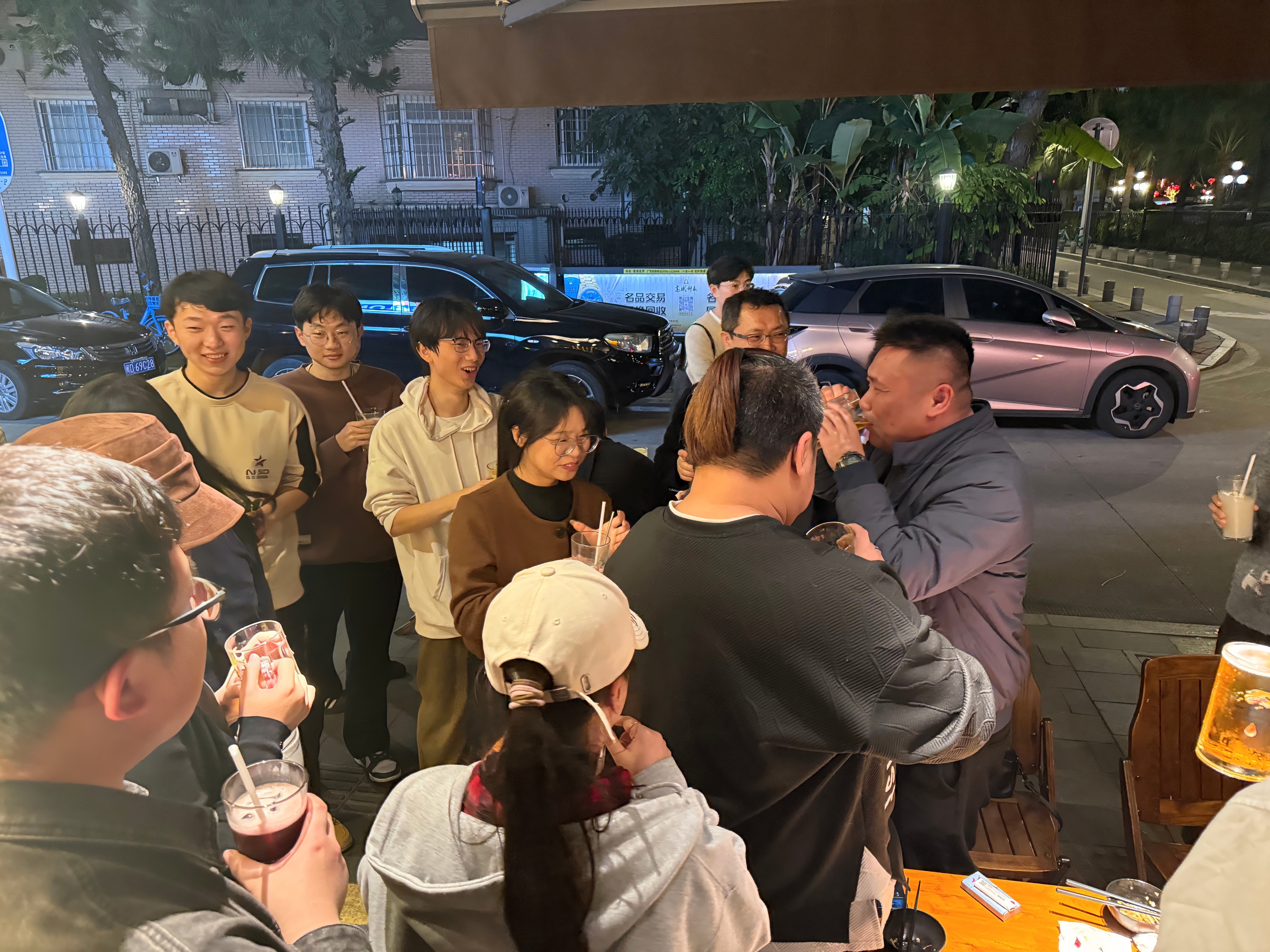 碰杯（小孩）.jpg